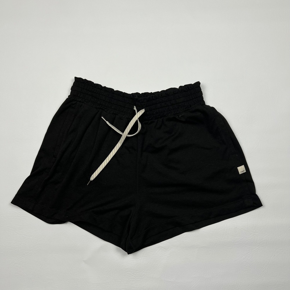 Vuori Halo Boxy Shorts Women's M Black Performance Yoga Athletic Lounge